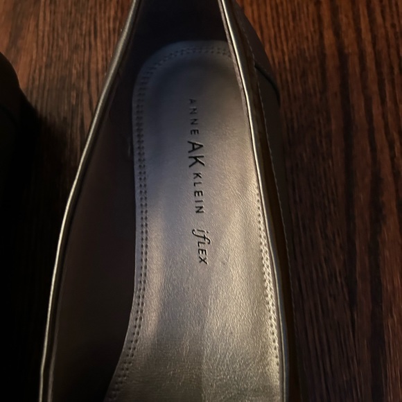 Anne Klein gray flats - Picture 3 of 8